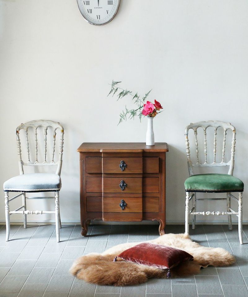 インテリアが絶妙に垢抜ける、ブランドジュリエが作るアンティーク風の家具